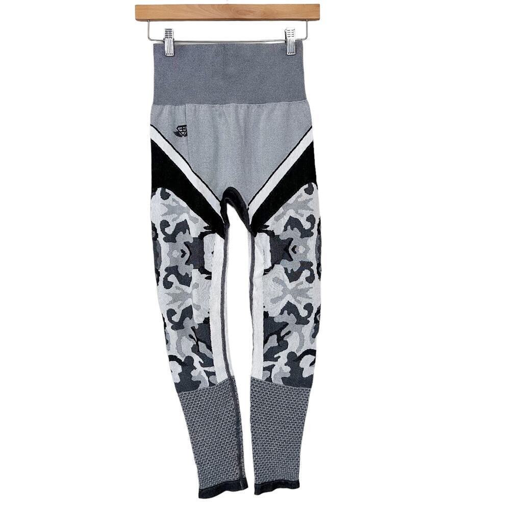 Engineered Life Gray Camo Gym Gear Top & Legging Set - Like New - Picture 5 of 8